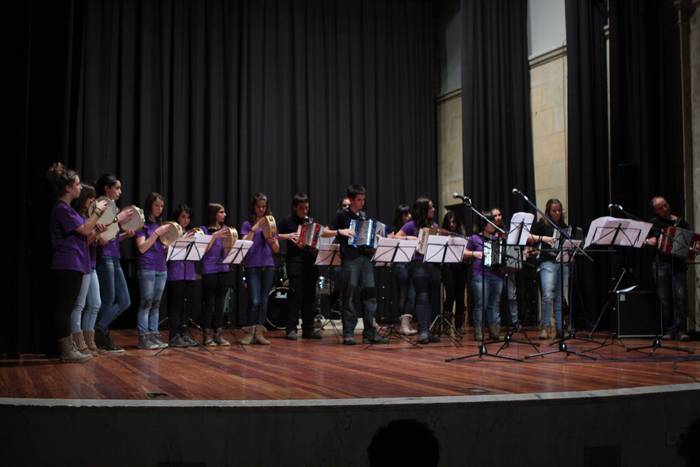 Musika Eskolako ikasleek herritar guztientzako emanaldi gozoa egin zuten Santa Anan