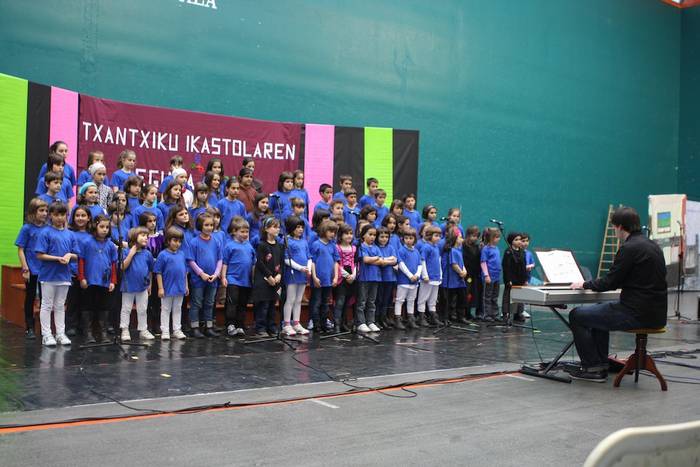 Ikastolaren Egun jendetsua Oñatin