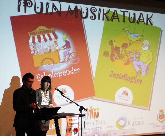 Musikaz eta magiaz betetako liburuak Ganbara Txikiren eskutik
