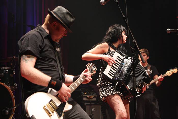 Punk-rockaren belaunaldi ezberdinen gaua atzo Oñatiko Gaztelekuan
