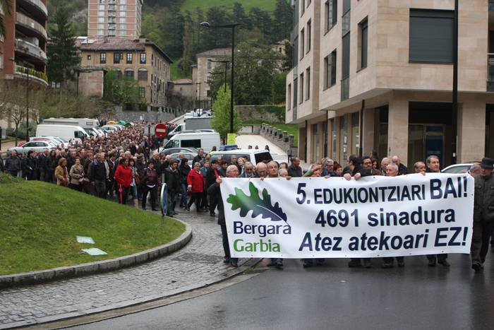 Manifestazio jendetsua Bergaran atez atekoaren kontra