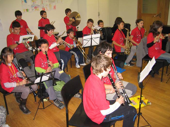 Santa Zezilia eguna ospatuko dute gaur, musika eskolako kideek
