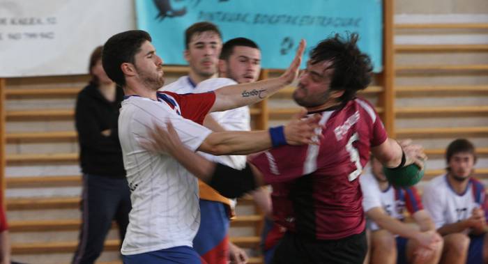 Egiak sparring lanak egin zituen Iturripen