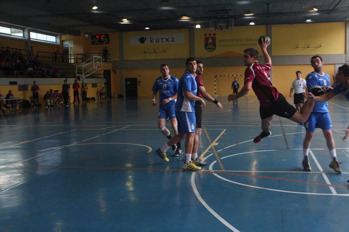 Ford Mugarrik irabazi egin du lehen partidua: 36-33