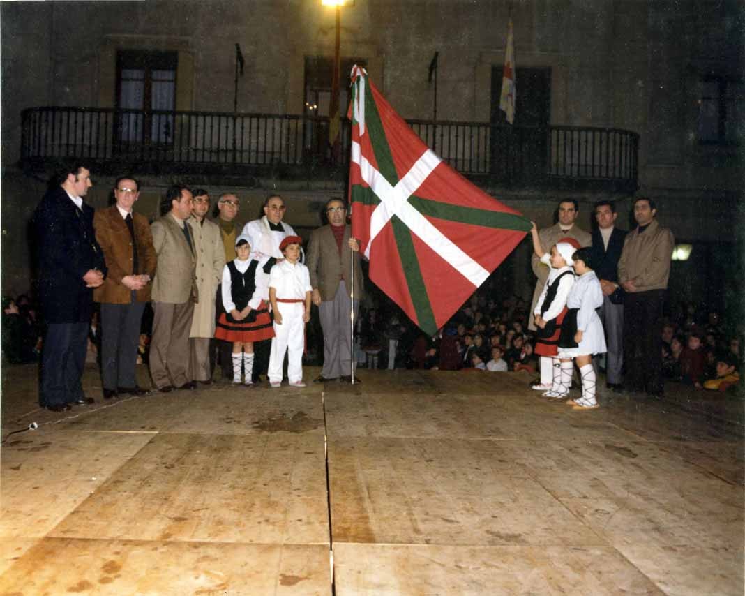 Abenduaren 31n jarriko dute ikurrina Herriko Plazan