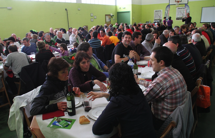 150 lagunetik gora espero dira, domekan, Finalista Egunerako