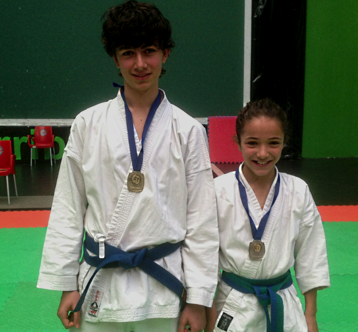 Bi domina Gipuzkoako karate txapelketatik
