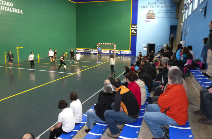 Martxan da herri mailako emakumezkoen futbito txapelketa ere