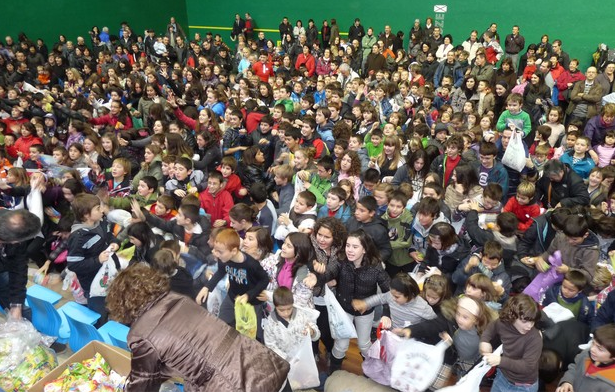 San Nikolasko boloan ikusitako jarrerekin kezkatuta: "Gurasoak hezi egin behar ditugu"