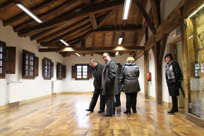 Bergararrak harrituta Irizar jauregiak hartu duen itxura politarekin