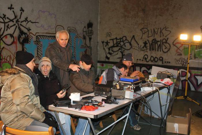 Irrati-zaleek uhinak dantzan jarriko dituzte, domekan