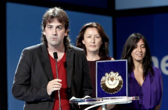 Isaki Lacuestaren 'Los pasos dobles' filmak eroan du Urrezko Maskorra