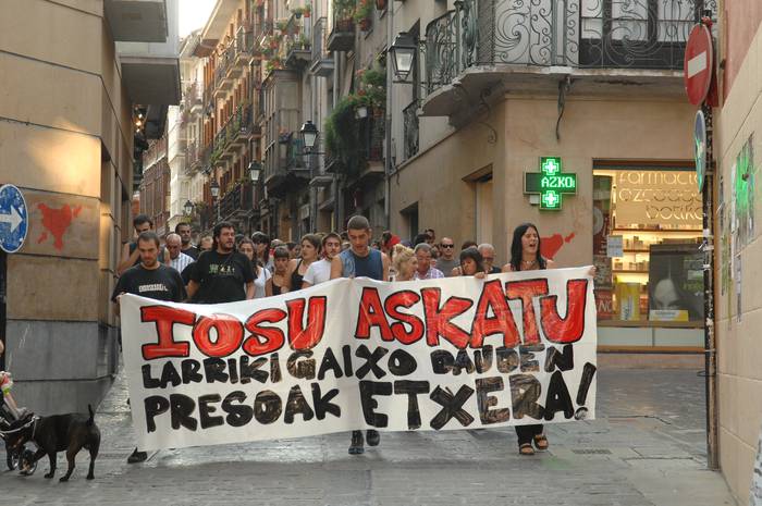 Beste manifestazio jendetsu bat egin dute Arrasaten Uribetxeberriaren alde