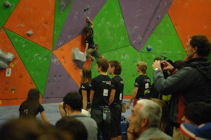 Ibarra txiki geratu zen Euskadiko boulder eskalada txapelketa ikusteko