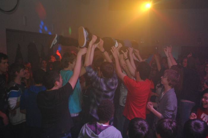Izerditu arte dantzan gaztetxoak, DJ jaialdian