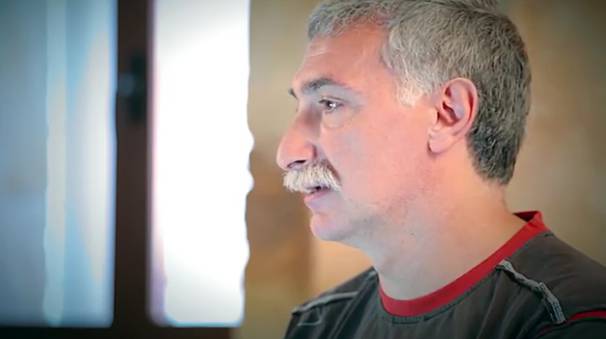 Josu Uribetxeberria preso arrasatearraren inguruko testigantzak dokumental batean