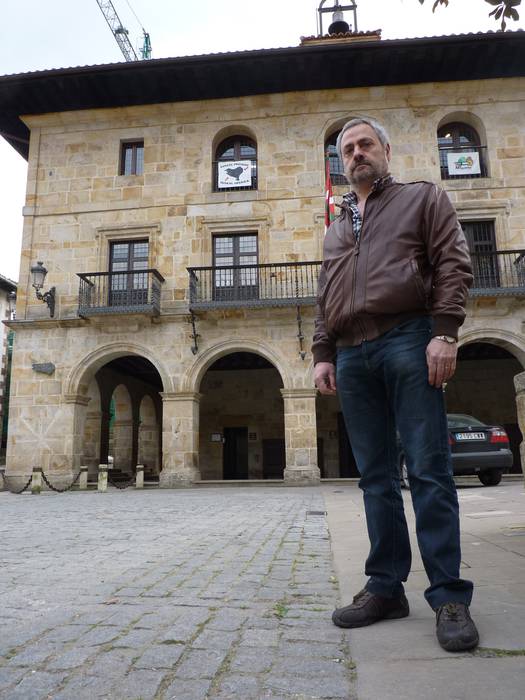 Jose Ramon Uribe: "Politika orokorren kontuez nahiko urrun geunden garai hartan, guk Aramaioko kontuei begiratzen genien"