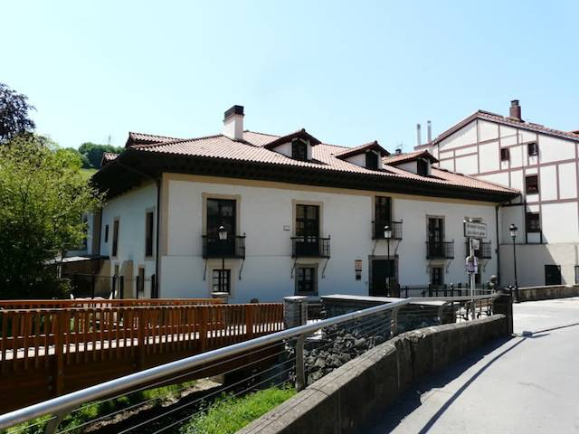 Herritarrek ateratako argazkiekin bost postal argitaratu gura dituzte