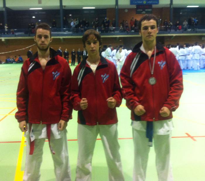 Euskadiko Txapelketa gazi-gozoa UDAko karate jokalariendako