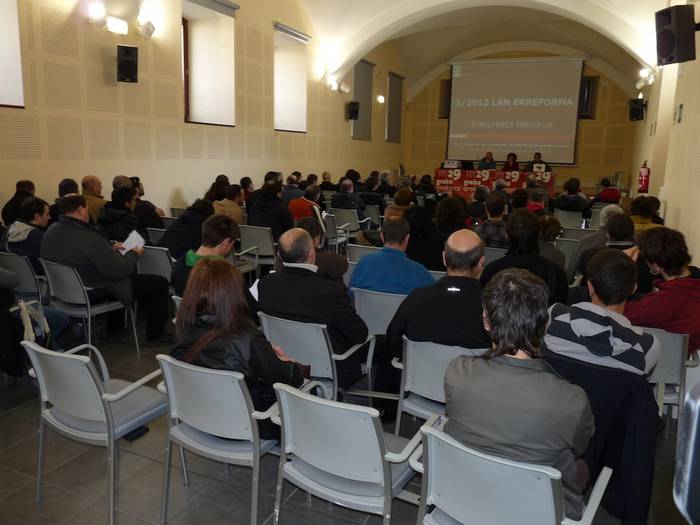 LAB: "Lan erreforma honen aurrean, hortzak erakutsi behar dizkiogu Gobernu espainiarrari"