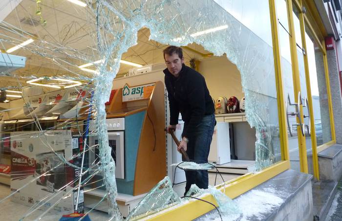 Hogei telebista ostu dituzte Almacenes Arrasaten