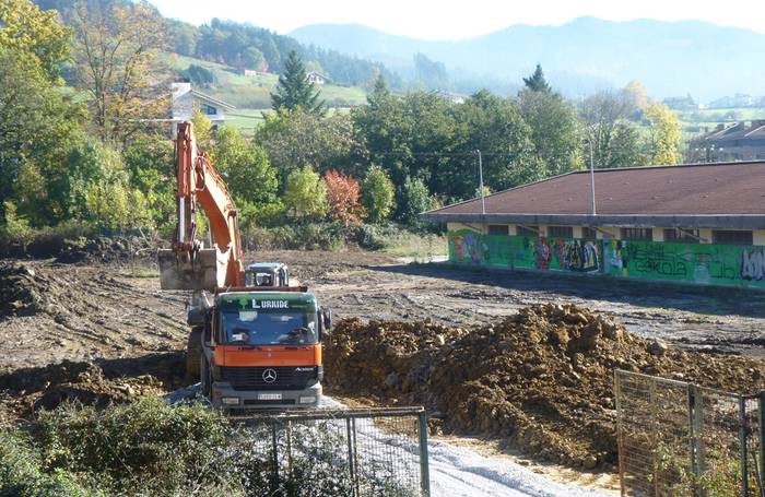 Hasi dituzte Larrañako kirol guneko lanak