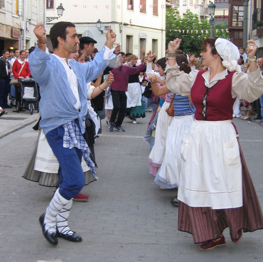 Gizonen dantza taldea sortu gura du musika eskolak
