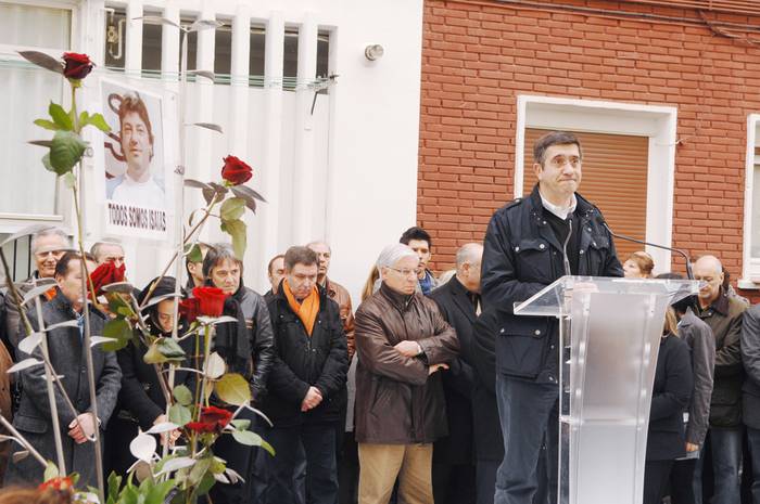 Isaias Carrasco omenduko dute domekan