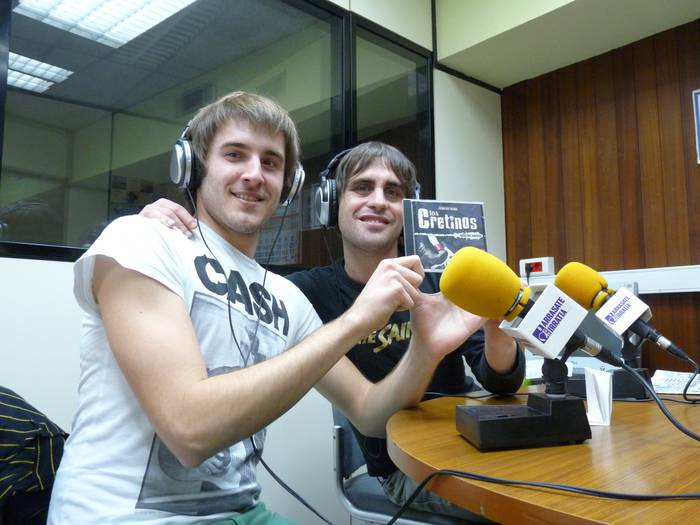 Los Cretinos taldea Arrasate Irratian
