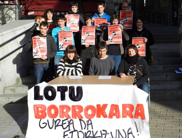 Murrizketen aurka, "borrokara lotzeko" dei egin dute
