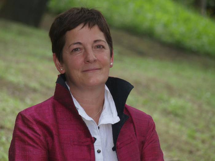 Lourdes Auzmendi: "Indarkeria behin betiko desagertzeak denoi egingo digu mesede, baita euskarari ere"