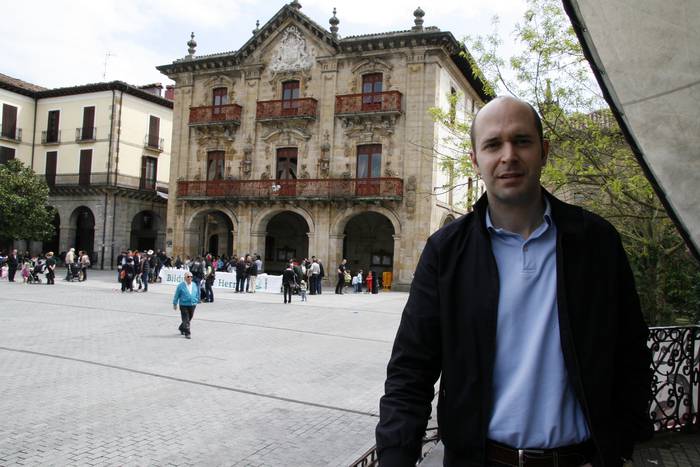 Mikel Biain Oñatiko Bildu-ko alkategaia: "Oñati oñatiarrekin batera eratzea da nahi duguna"