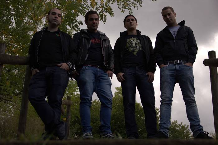 Never Surrender: "Ez dugu gizarte eredu honek jarritako urrezko dominarik nahi"