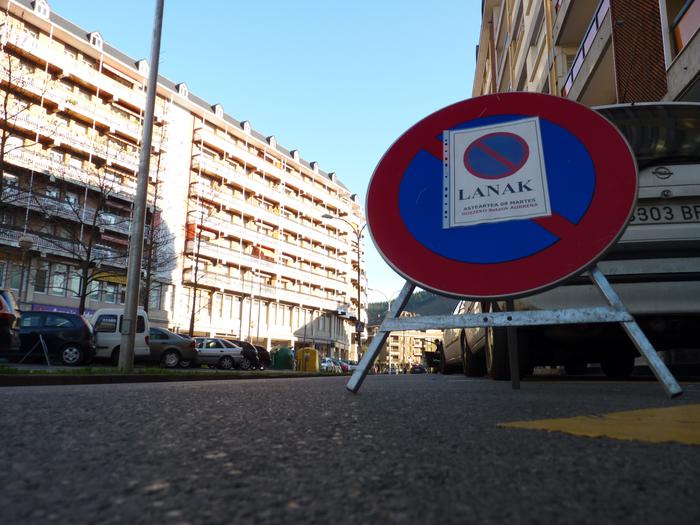 Otalora, Zarugalde, eta Azoka kaleak tarteka itxita, martitzenetik eguenera