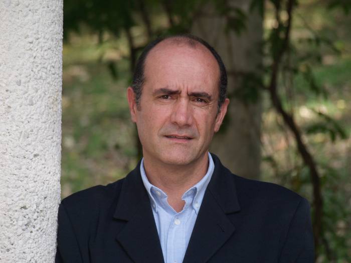Iñaki Espartza: "Mundua ulertzeko baliagarriak diren ikasketen bila datoz bereziki Bergarako UNEDera" 