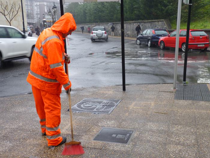 Cespa eta Udala salatu zuten lau kale garbitzaileek epaia irabazi dute