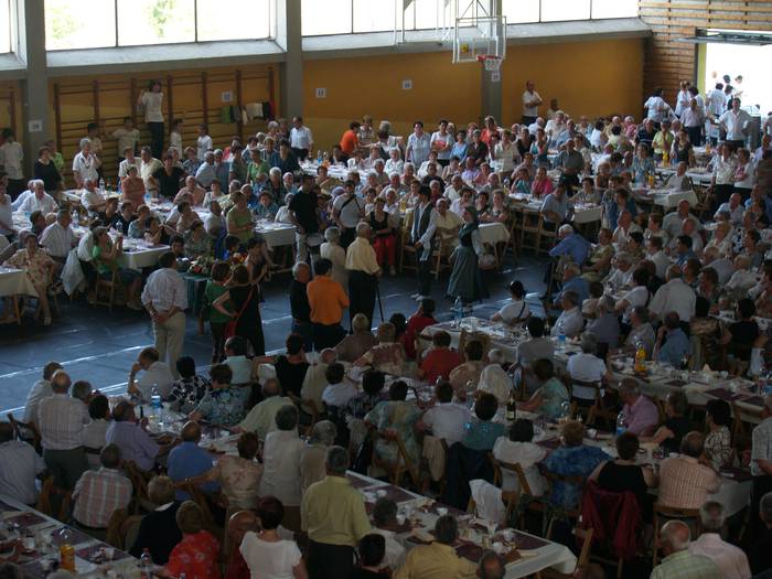 Parte-hartze altua beste behin erretiratuen bazkarian: 830 lagun elkartu ziren
