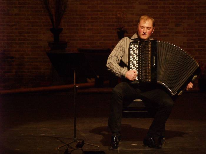 Andrey Shestakov errusiarrak eman dio hasiera Arrasateko akordeoi lehiaketari 