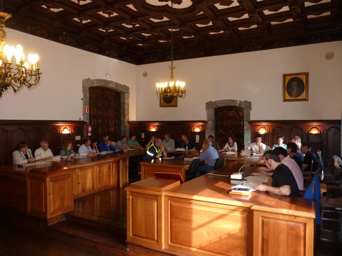 Zinegotzien liberazio ekonomikoak piztu du eztabaida agintaldiko lehen bilkuran