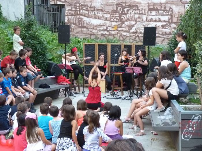 "Gero arte" esan dute Ain_1-ekoek baina disko berria aurkeztuta
