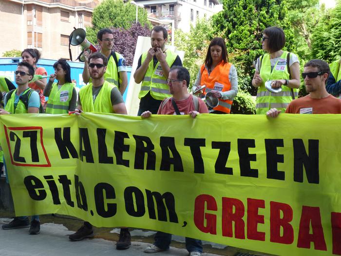Eitb.com egiten duen M4F enpresako langileek protesta egin dute Arrasaten