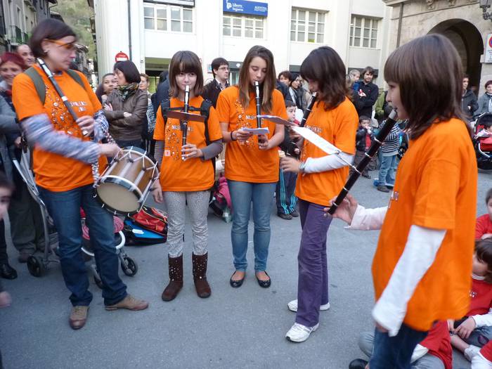 Azaroak 22, musikaz blai