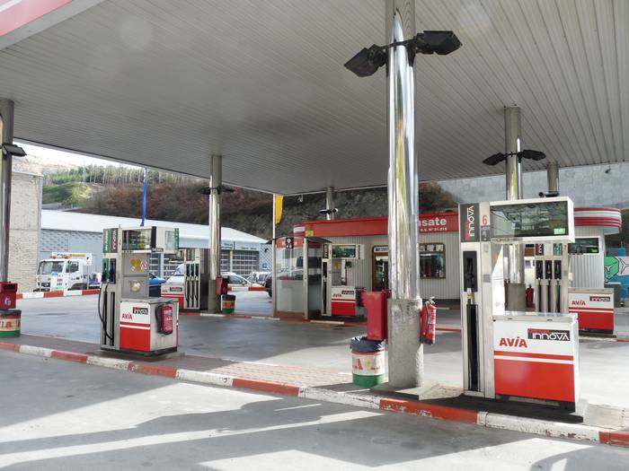 Gasolinaz depositoa betetzea, duela urtebete baino 8-10 euro garestiagoa da orain