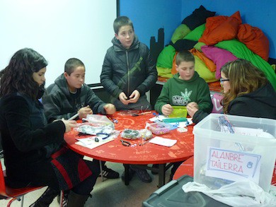 Fimo eta alanbrearekin, bitxi ikusgarriak gaztelekuan