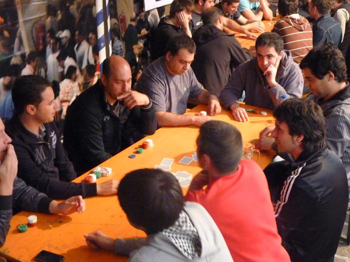Pokerrean jokatuz hasi dute Garagardo jaia