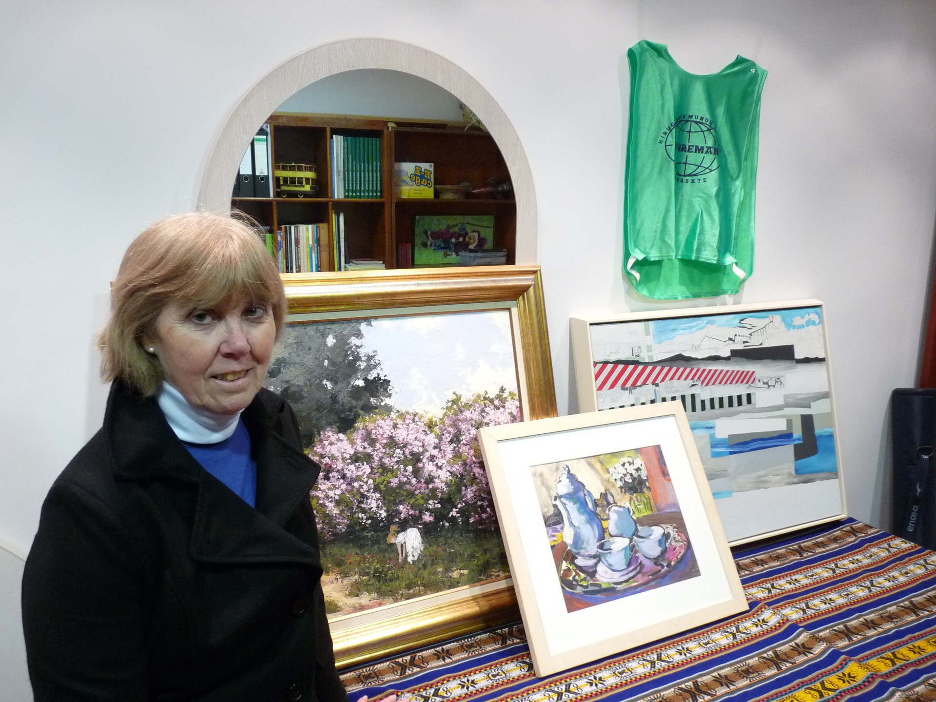 Harreman Gobernuz Kanpoko erakundeak herriko artisten koadroak zozketatuko ditu herri txiroei laguntzeko