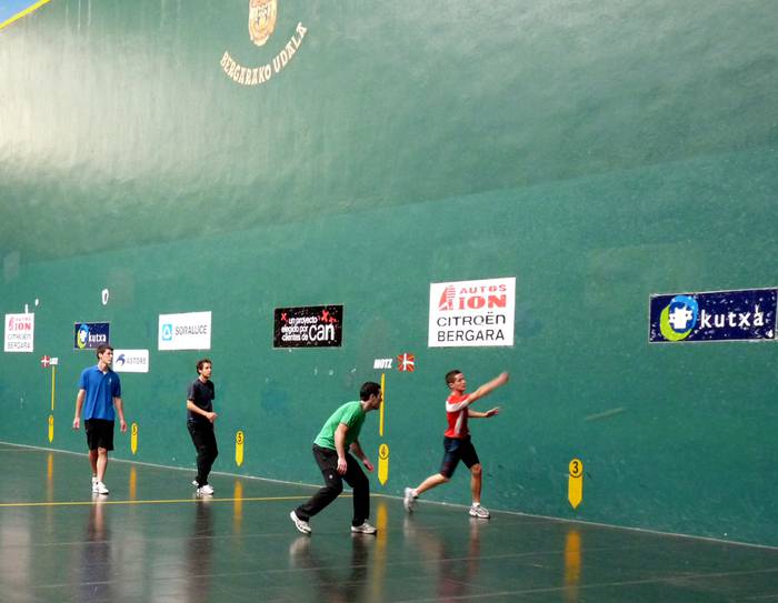 Magaliren aldeko pilota eta frontenis txapelketako finalak jokatu dituzte