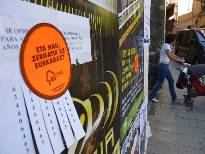Bueltan da 'Eta hau, zergatik ez euskaraz?' kanpaina, gaztelera hutsezko informazioaren kontra