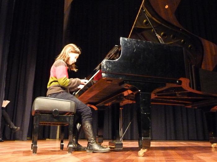 Oñatiko, Bergarako eta Elgetako neska-mutikoen piano jaialdia