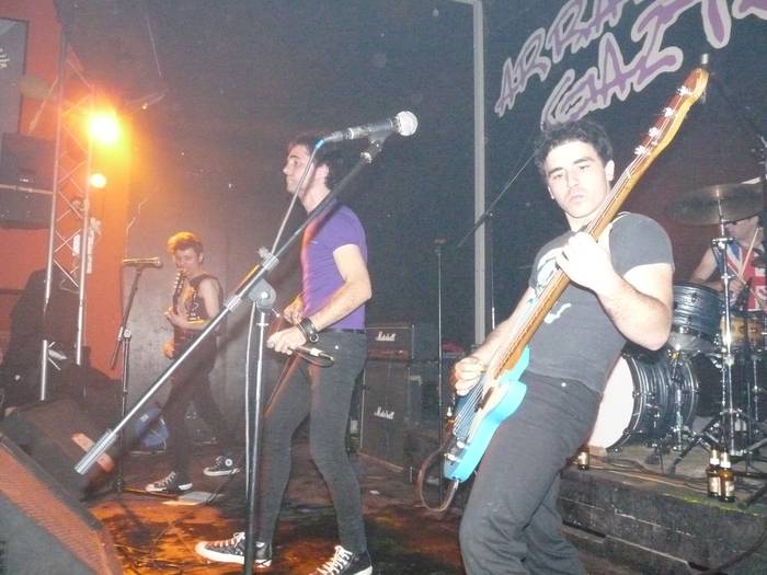 Nuevo Catecismo Catolico atzo: punk-rockaren erreferenteak gazte sentitzen dira oraindik